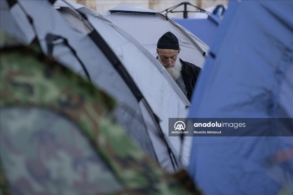 Kudüs'te bir ramazan geleneği: Mescid-i Aksa'da kurulan itikaf çadırları