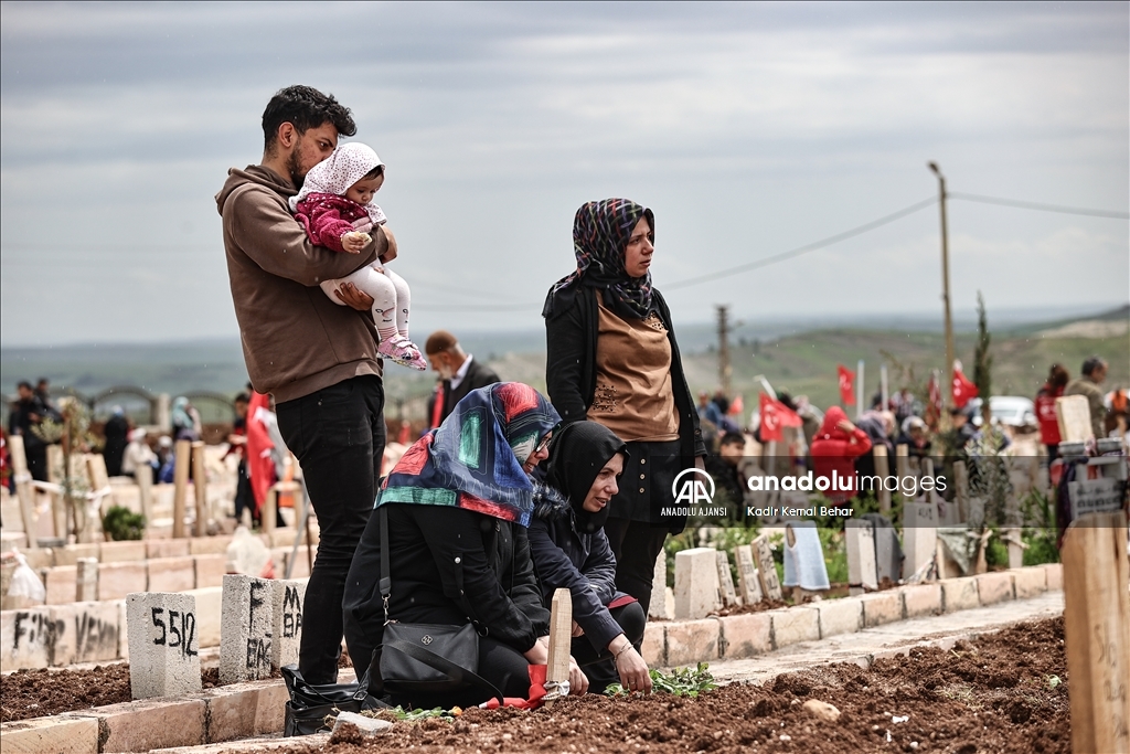 Adıyaman'da mezarlıklara bayram ziyareti