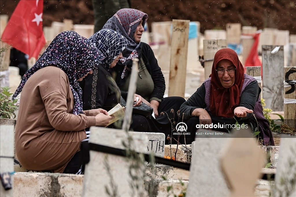 Adıyaman'da mezarlıklara bayram ziyareti