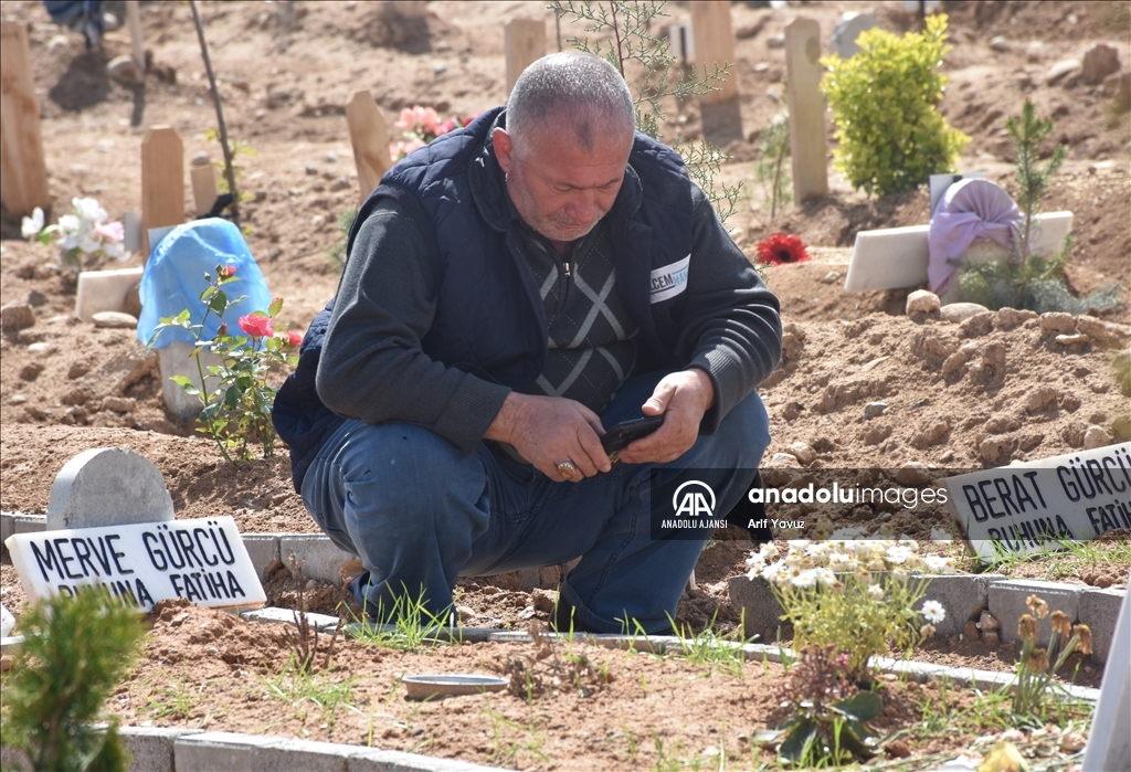 Malatya'da mezarlıklara bayram arifesinde hüzünlü ziyaret