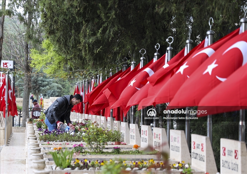 Ankara'da şehit yakınları ve gaziler, şehitlikleri ziyaret etti