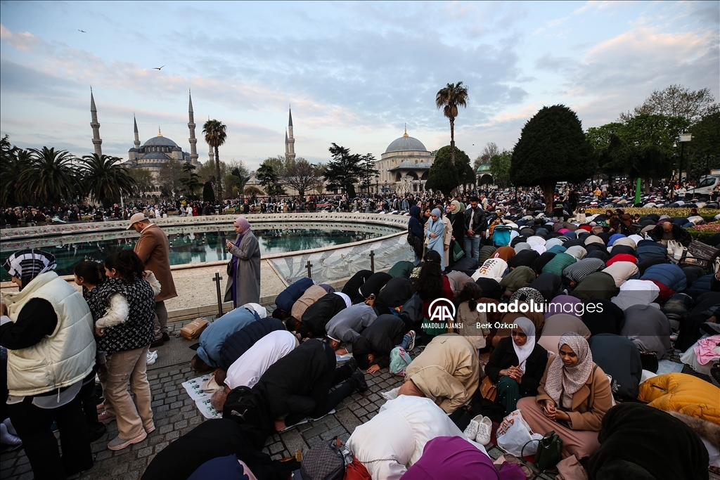 Ayasofya-i Kebir Cami-i Şerifi'nde bayram namazı kılındı