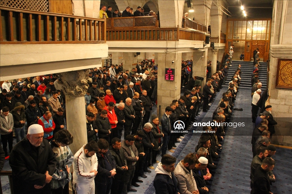 İç Anadolu'daki camilerde bayram namazı kılındı