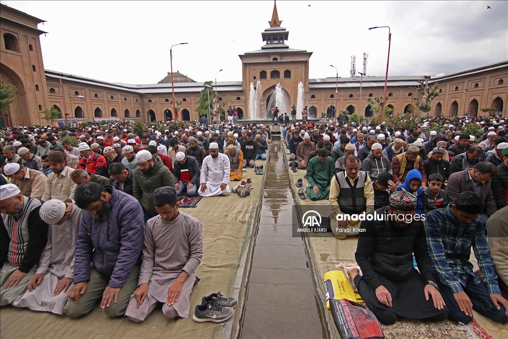 Keşmir'de ramazan ayının son cuma namazı​​​​​​​