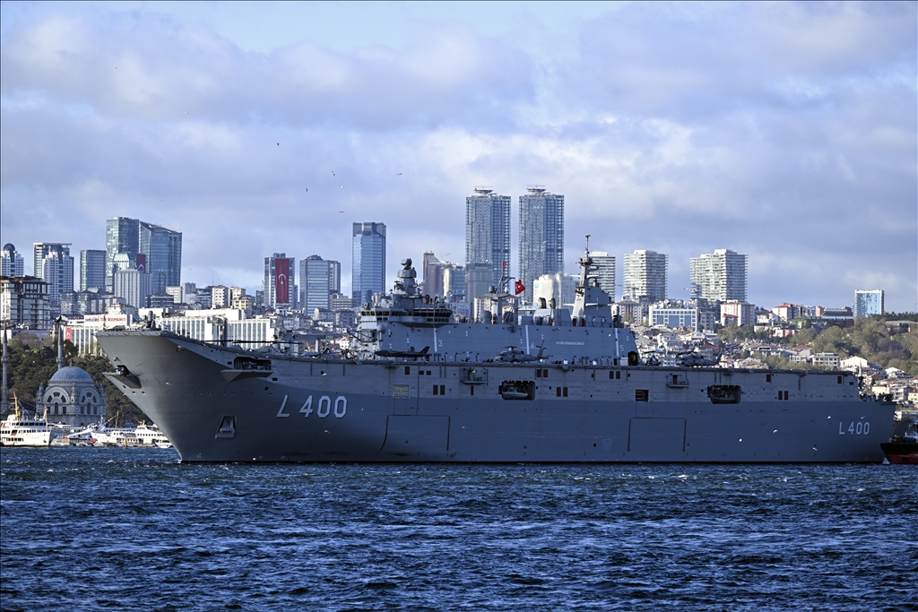 TCG Anadolu, İstanbul Boğazı'ndaki geçişini tamamlayıp Sarayburnu'na döndü