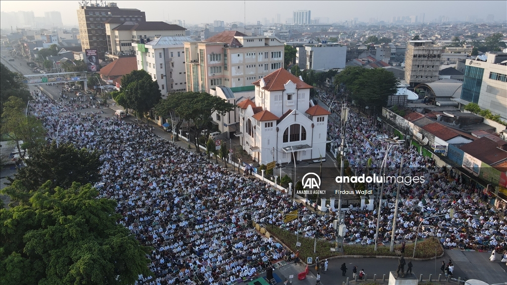 Ribuan warga Jakarta hadiri sałat Idulfitri di antara Gereja Koinonia