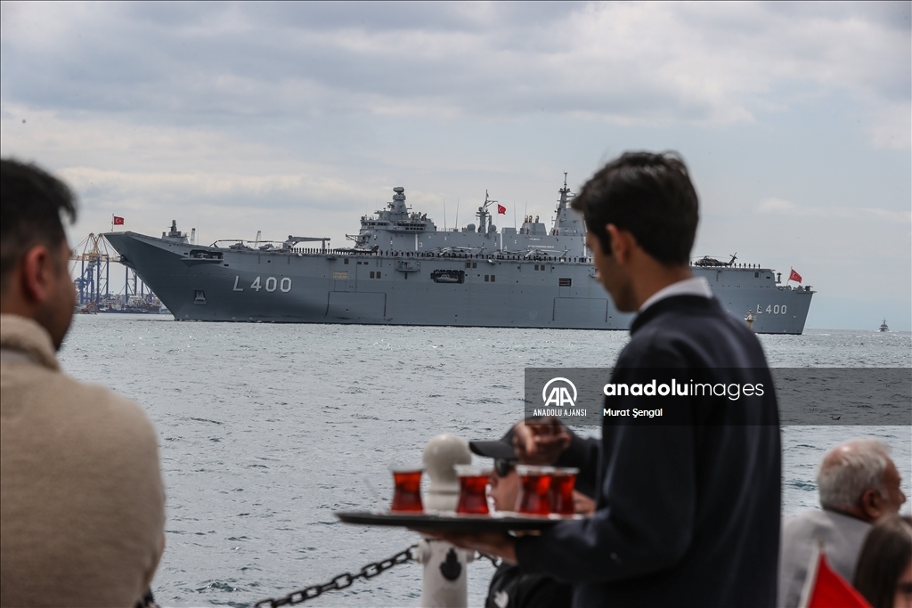 TCG ANADOLU, İstanbul Boğazından geçiş yaptı