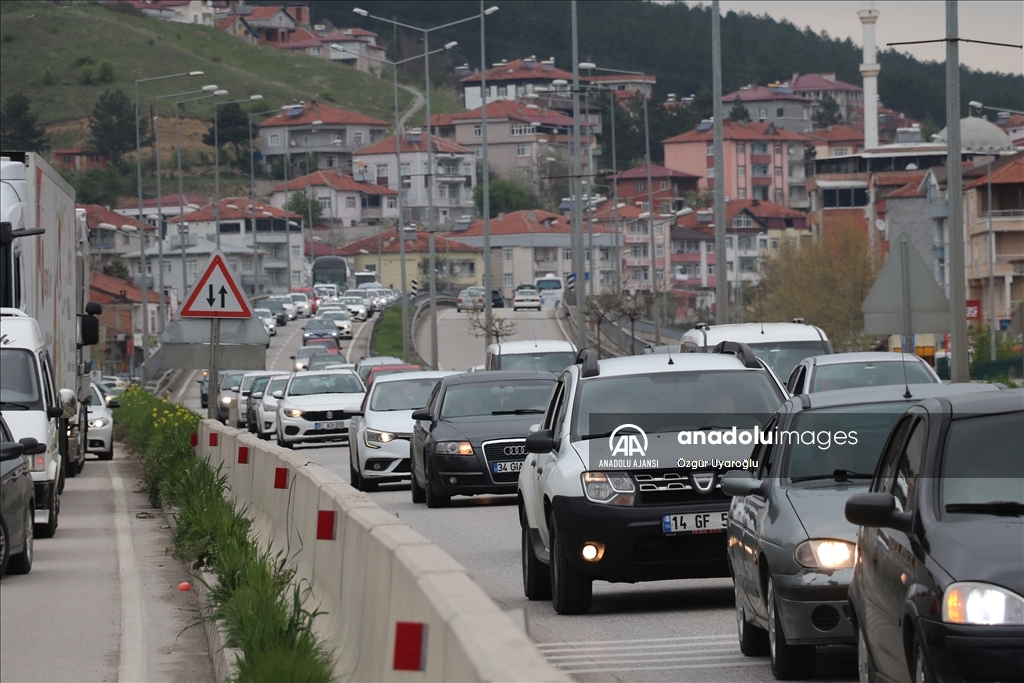 Bayram tatili dönüşü Samsun-Ankara kara yolunda yoğunluk yaşanıyor