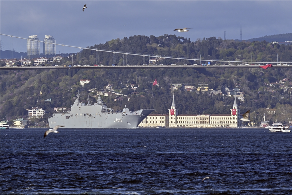 TCG Anadolu, İstanbul Boğazı'ndaki geçişini tamamlayıp Sarayburnu'na döndü