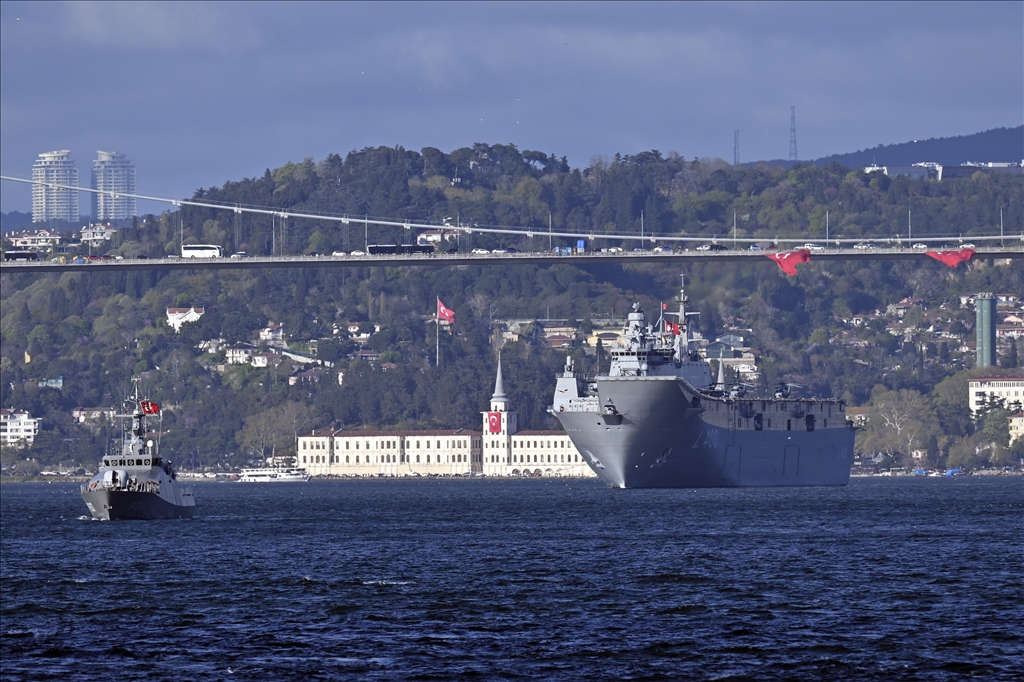 TCG Anadolu, İstanbul Boğazı'ndaki geçişini tamamlayıp Sarayburnu'na döndü