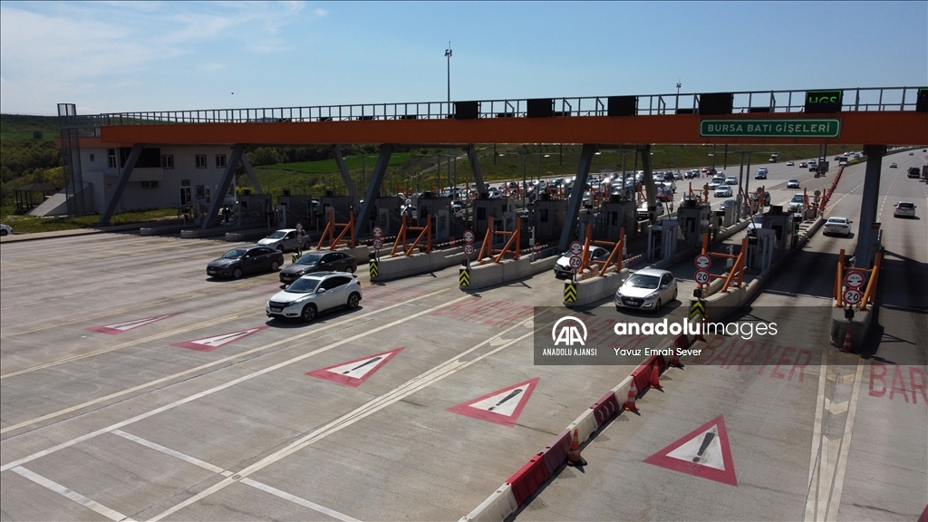 İstanbul-İzmir Otoyolu'nda bayram tatili dönüşü yoğunluk yaşanıyor