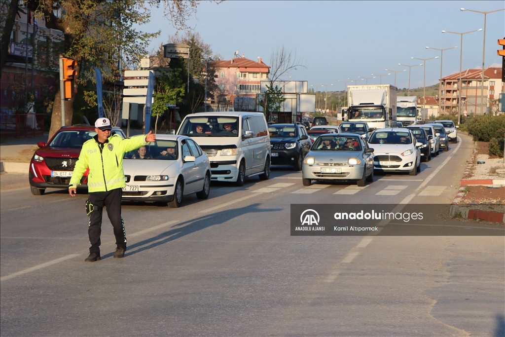 Manisa'da bayram tatili dönüşü trafik yoğunluğu arttı