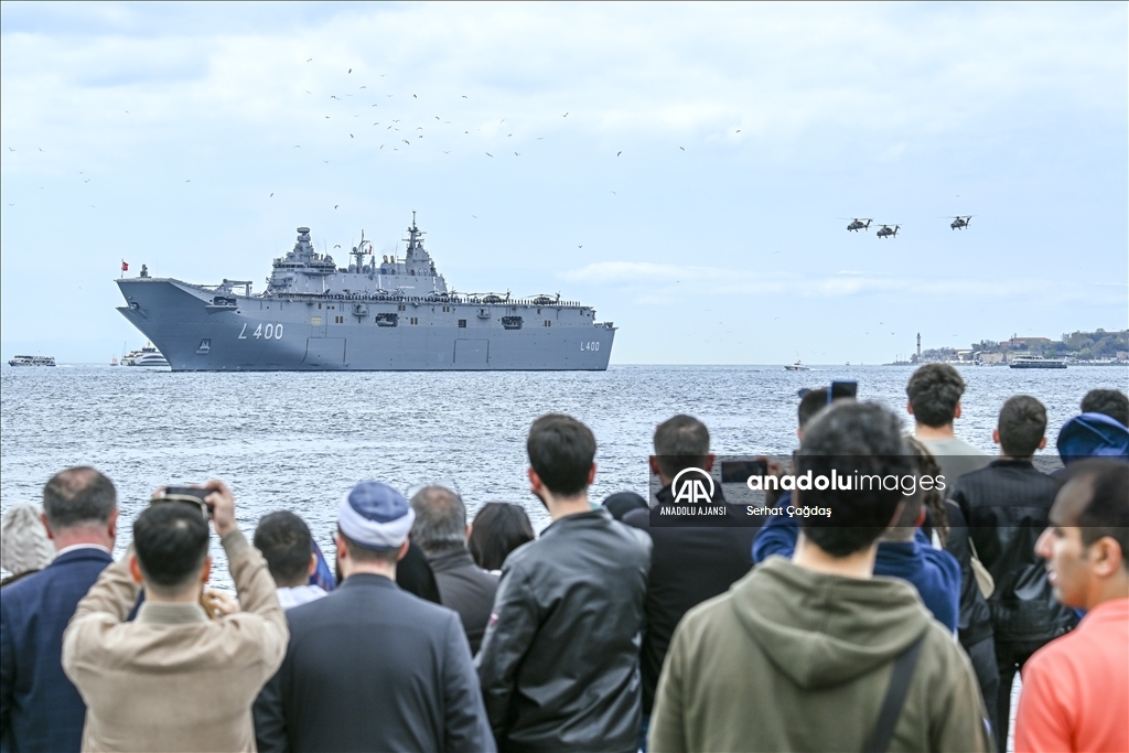 TCG ANADOLU, İstanbul Boğazından geçiş yaptı