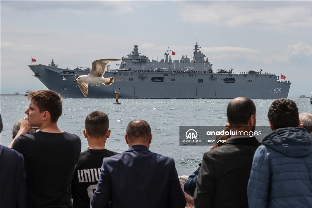 TCG ANADOLU, İstanbul Boğazından geçiş yaptı