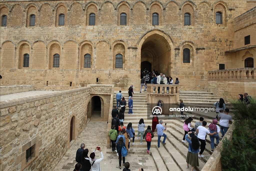 Zengin tarihi dokusuyla Mardin'de bayram tatili yoğunluğu