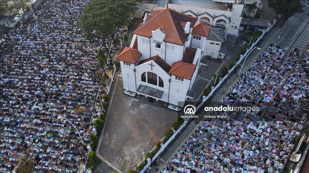 Ribuan warga Jakarta hadiri sałat Idulfitri di antara Gereja Koinonia