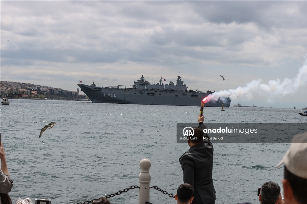 TCG ANADOLU, İstanbul Boğazından geçiş yaptı