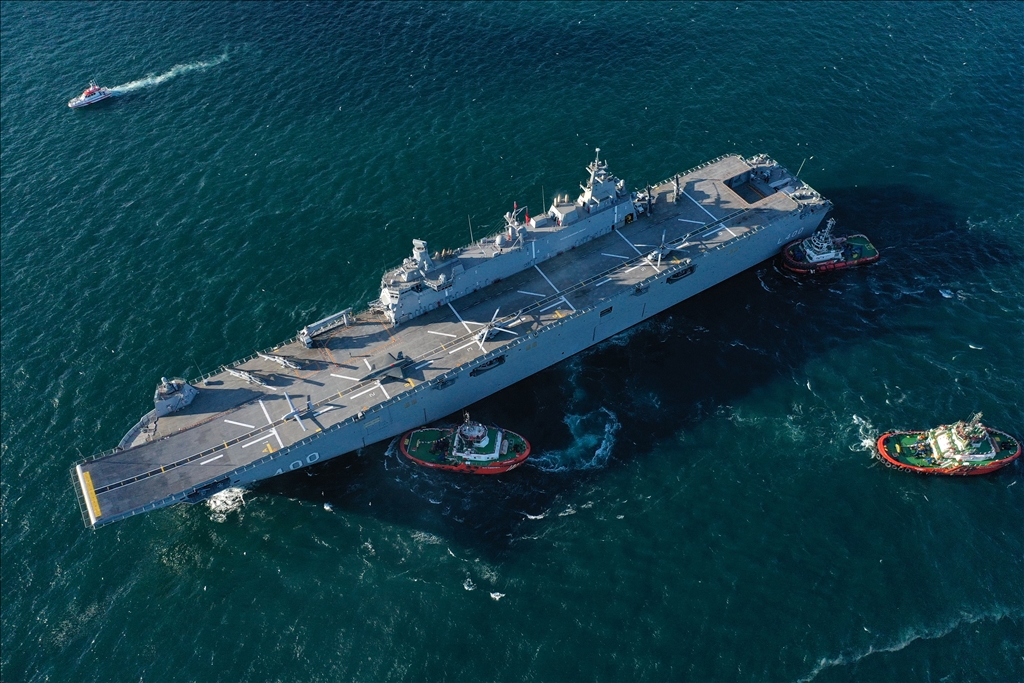 TCG Anadolu, İstanbul Boğazı'ndaki geçişini tamamlayıp Sarayburnu'na döndü