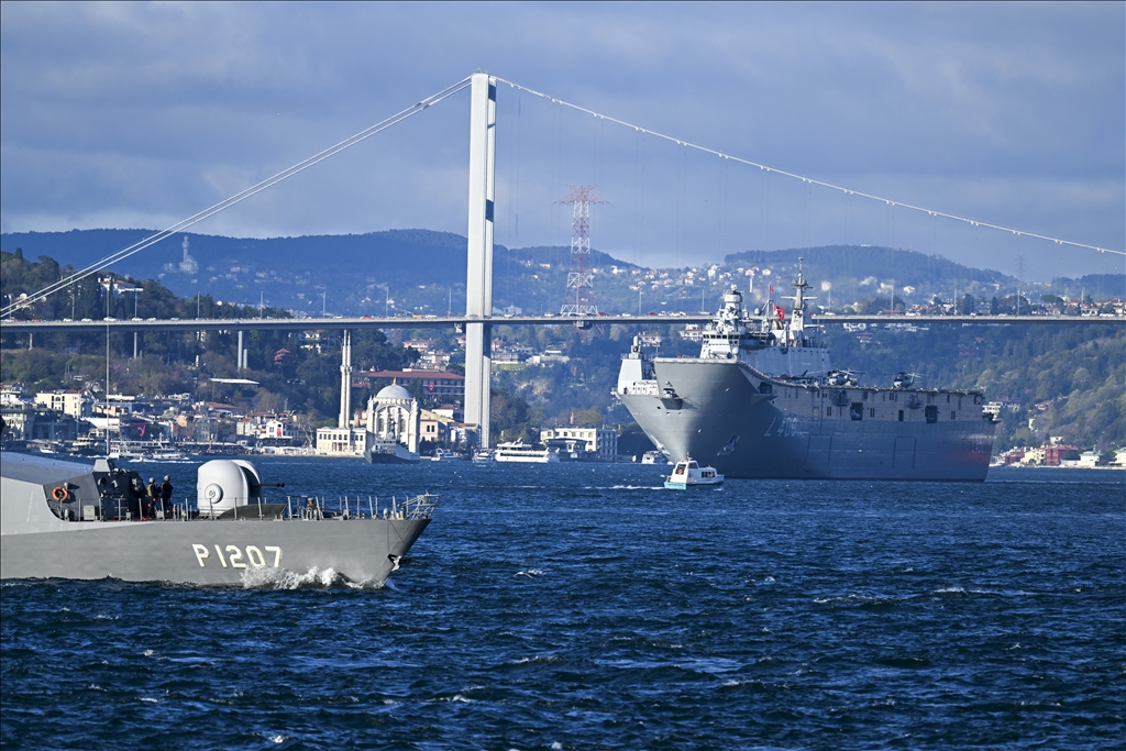 TCG Anadolu, İstanbul Boğazı'ndaki geçişini tamamlayıp Sarayburnu'na döndü