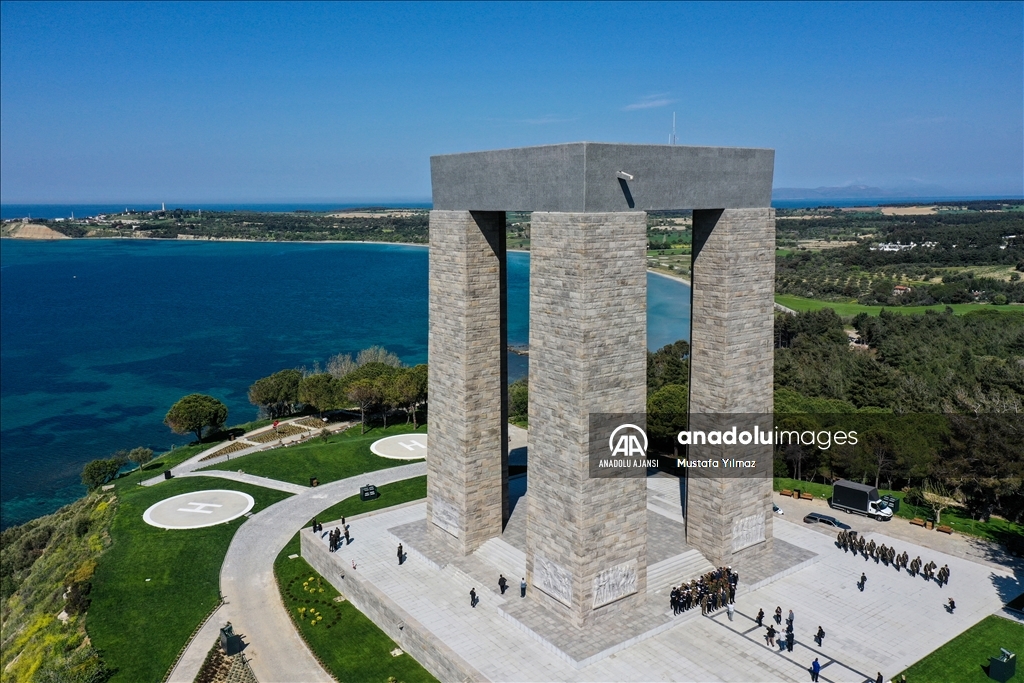 Çanakkale Kara Savaşlarının 108. Yılı'nda Şehitler Abidesi'nde tören düzenlendi