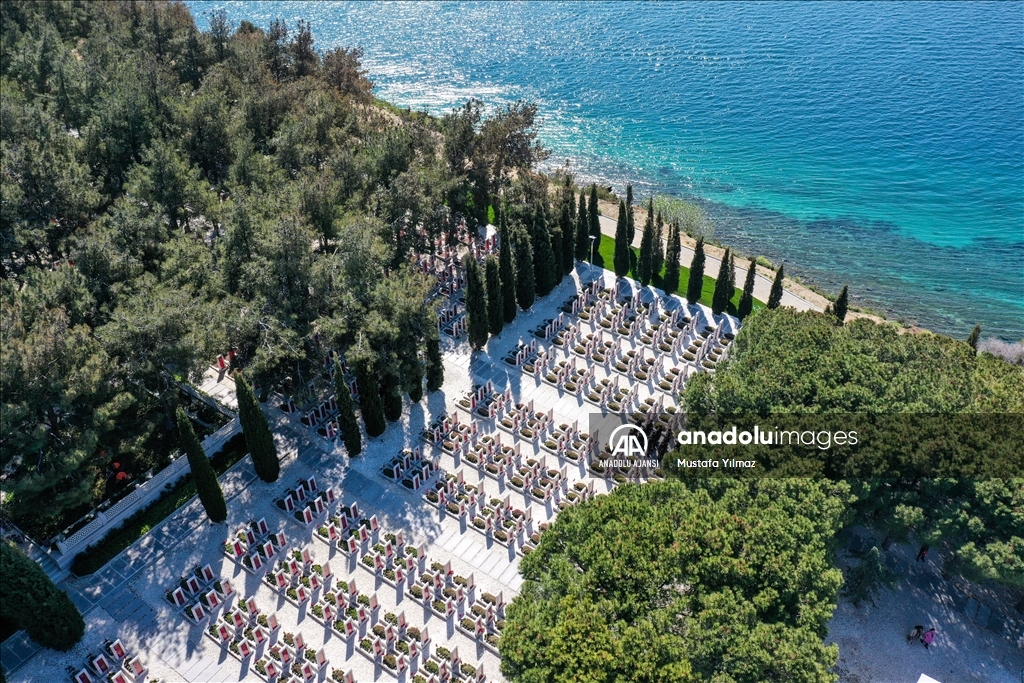 Çanakkale Kara Savaşlarının 108. Yılı'nda Şehitler Abidesi'nde tören düzenlendi
