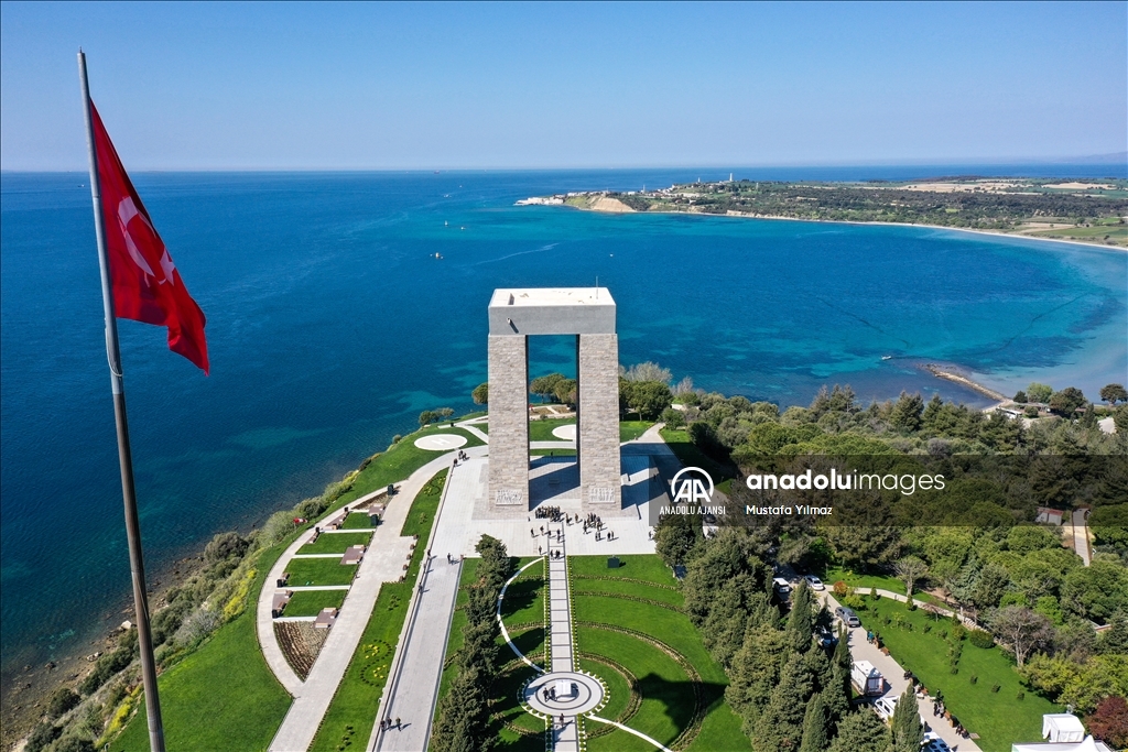 Çanakkale Kara Savaşlarının 108. Yılı'nda Şehitler Abidesi'nde tören düzenlendi