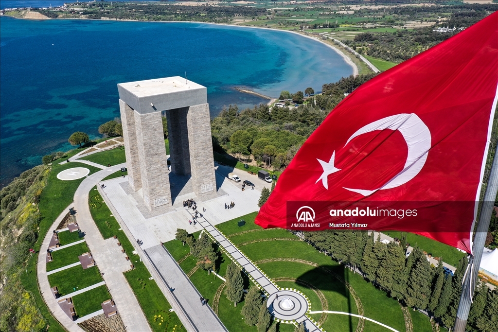 Çanakkale Kara Savaşlarının 108. Yılı'nda Şehitler Abidesi'nde tören düzenlendi