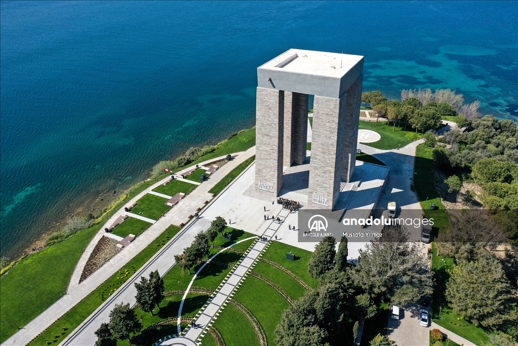 Çanakkale Kara Savaşlarının 108. Yılı'nda Şehitler Abidesi'nde tören düzenlendi