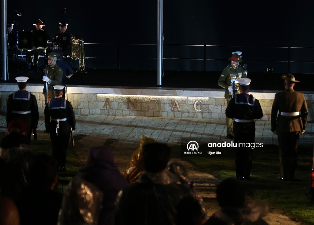 Anzak Koyu'nda geleneksel "Şafak Ayini" yapıldı