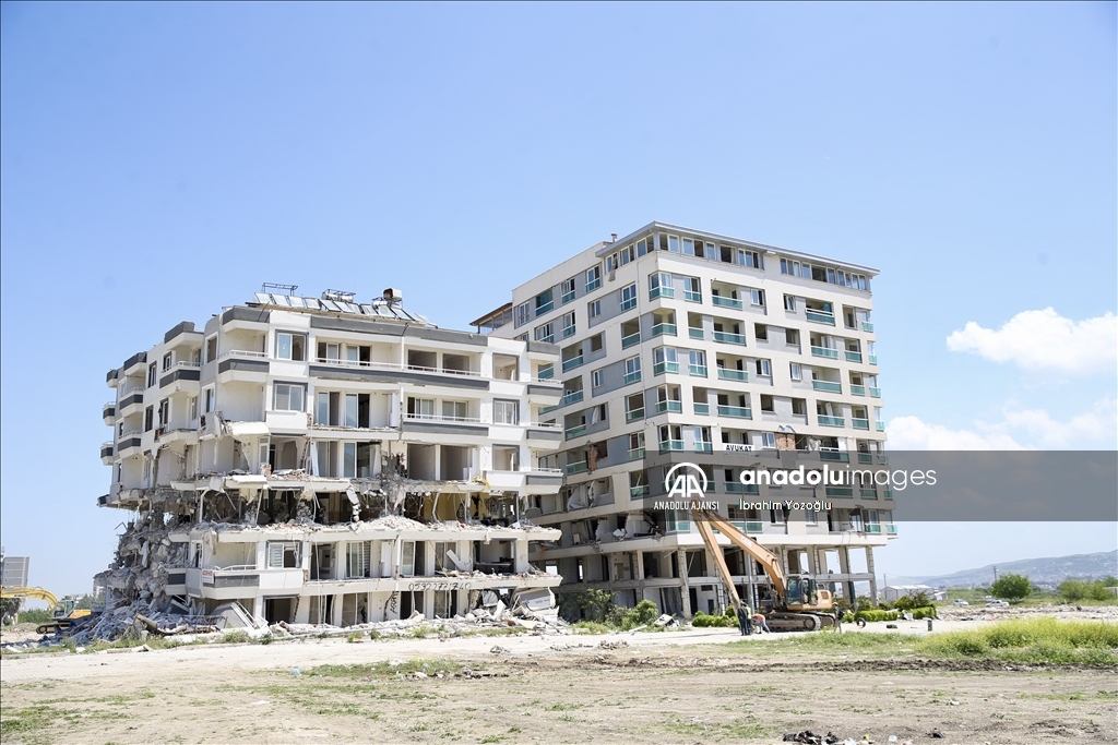 Hatay'da bina yıkım ve enkaz kaldırma çalışmaları 80 mahallede sürdü