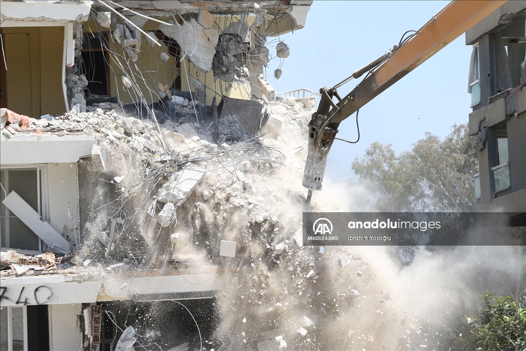 Hatay'da bina yıkım ve enkaz kaldırma çalışmaları 80 mahallede sürdü