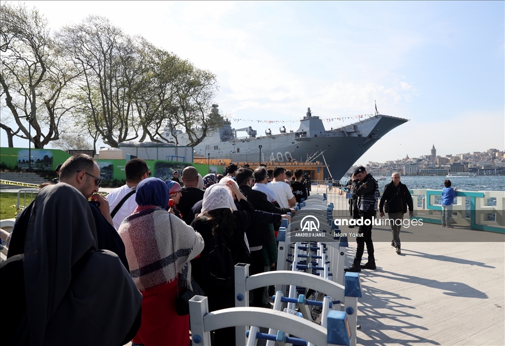 TCG Anadolu'ya vatandaşların ilgisi sürüyor