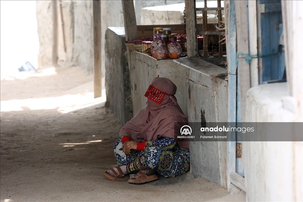 زنان جزیره هنگام؛ از ماهیگیری تا برقع‌دوزی