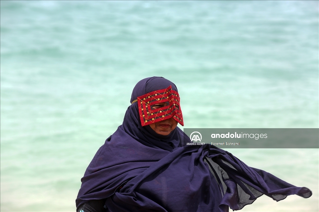 زنان جزیره هنگام؛ از ماهیگیری تا برقع‌دوزی