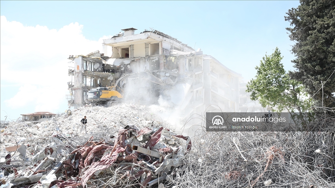 Hatay'da bina yıkım ve enkaz kaldırma çalışmaları 80 mahallede sürdü