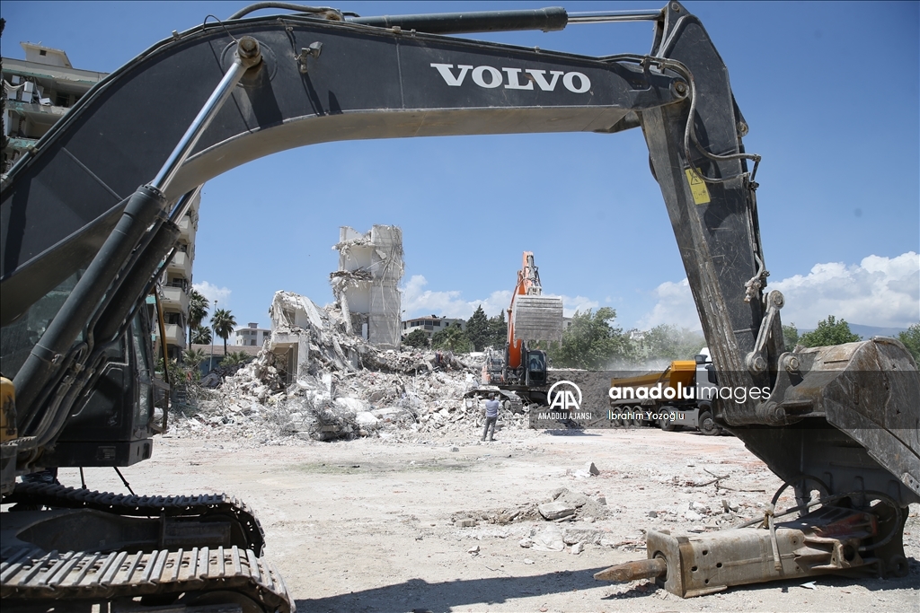Hatay'da bina yıkım ve enkaz kaldırma çalışmaları 80 mahallede sürdü
