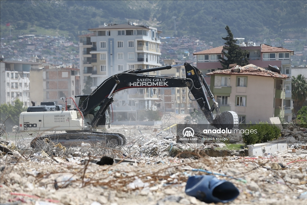 Hatay'da bina yıkım ve enkaz kaldırma çalışmaları 80 mahallede sürdü