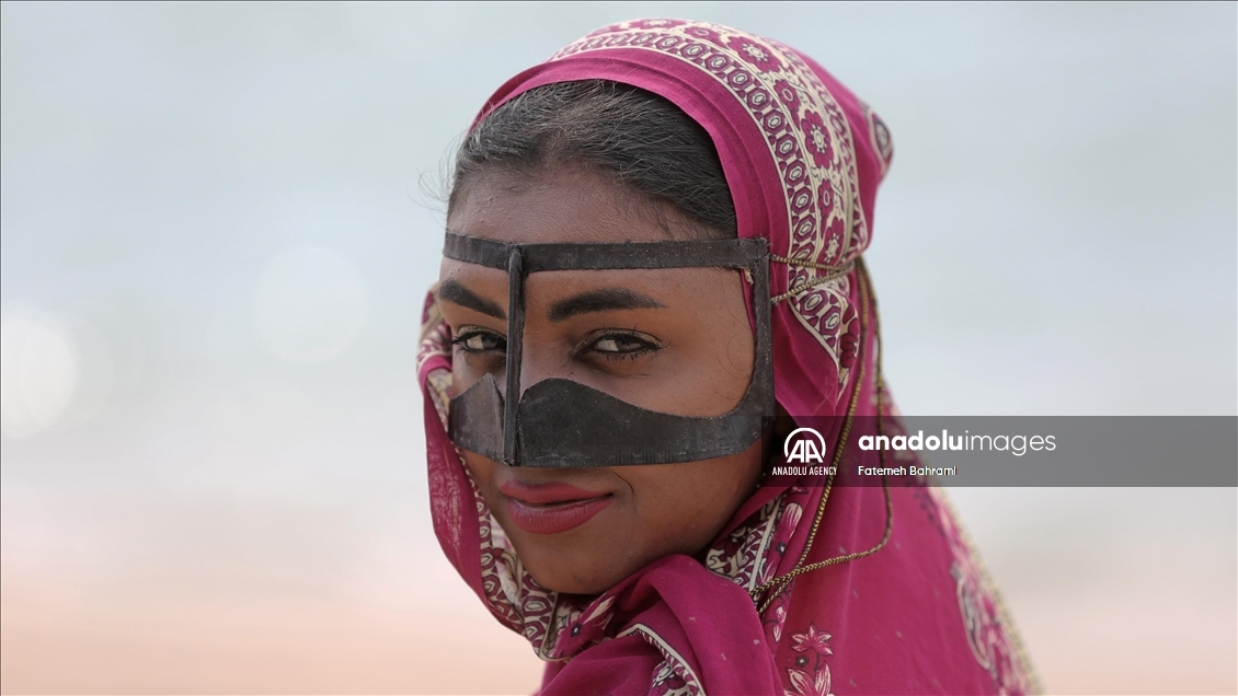 زنان جزیره هنگام؛ از ماهیگیری تا برقع‌دوزی