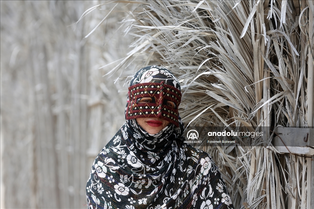 زنان جزیره هنگام؛ از ماهیگیری تا برقع‌دوزی