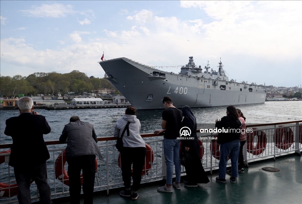 TCG Anadolu'ya vatandaşların ilgisi sürüyor