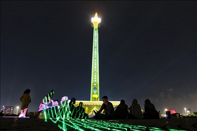 Warga Jakarta nikmati pertunjukkan video mapping di Monas 