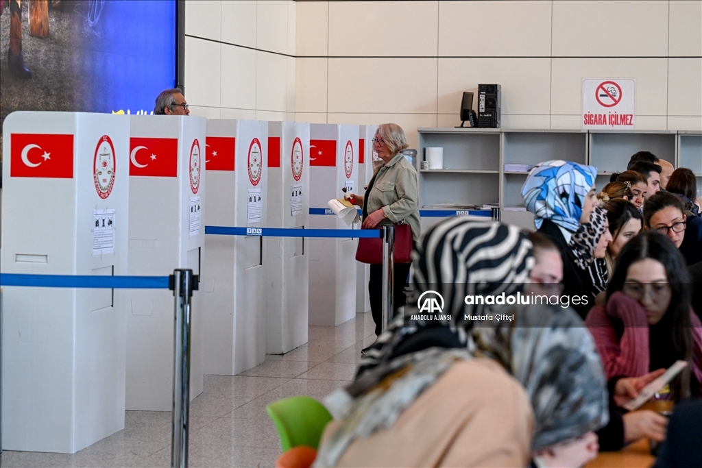 Ankara Esenboğa Havalimanı'ndaki oy verme işlemi başladı