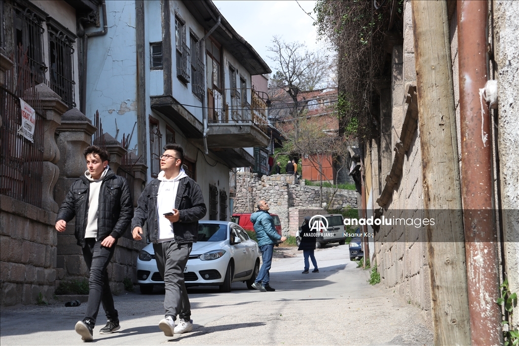 Ankara'nın tarihi semti Ulus havaların ısınmasıyla hareketlendi