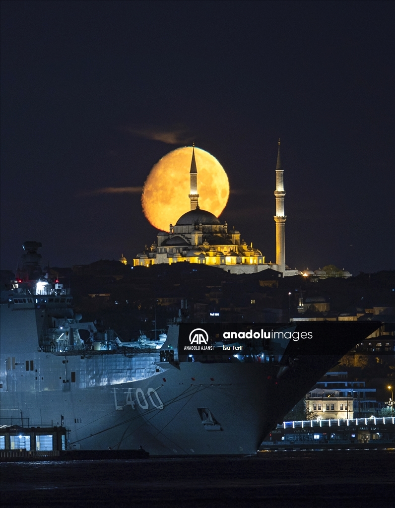 TCG Anadolu gemisi, Fatih Camisi ve Ay