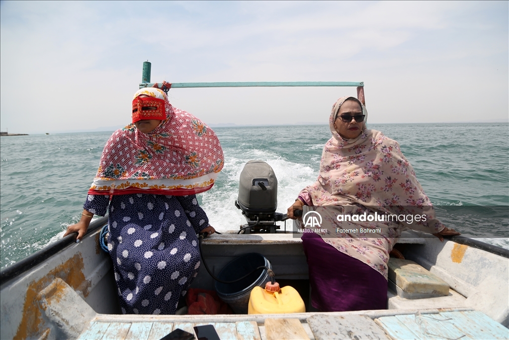 زنان صیاد جزیره هنگام؛ فیلترینگ اینستاگرام و کاهش فروش ماهی