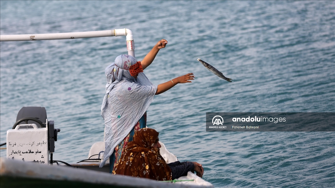 زنان صیاد جزیره هنگام؛ فیلترینگ اینستاگرام و کاهش فروش ماهی