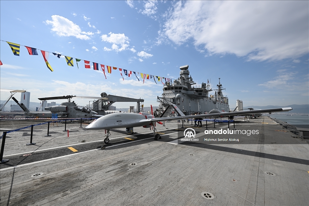 TCG Anadolu, İzmir Alsancak Limanı'na geldi