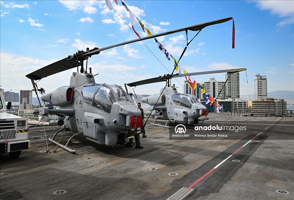 TCG Anadolu, İzmir Alsancak Limanı'na geldi