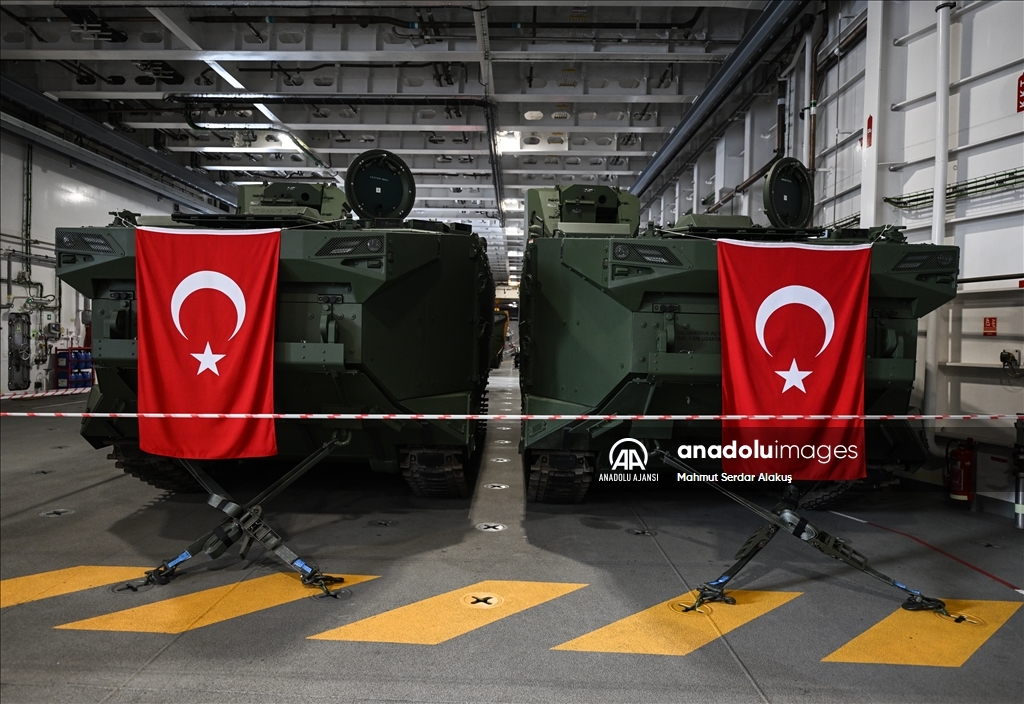 TCG Anadolu, İzmir Alsancak Limanı'na geldi