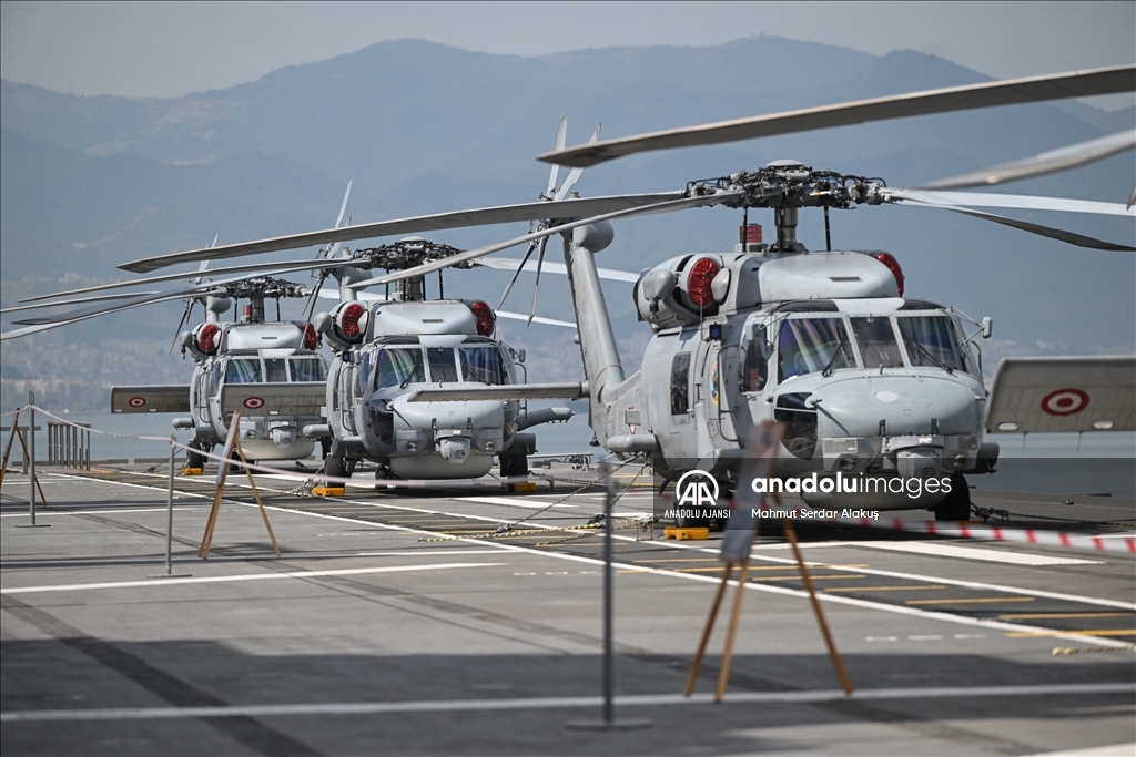 TCG Anadolu, İzmir Alsancak Limanı'na geldi